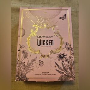 NEW Wicked Lustrous makeup kit from Ariana Grande's collection $80